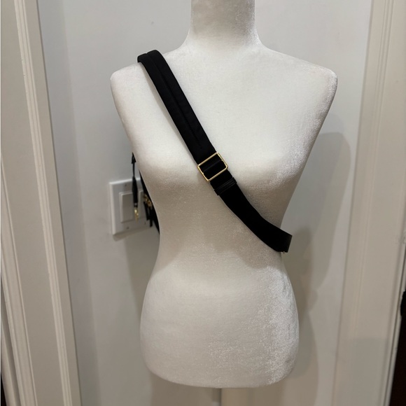TUMI crossbody sling travel bag Great condition Black gold trim no odors/ tears - Picture 5 of 13